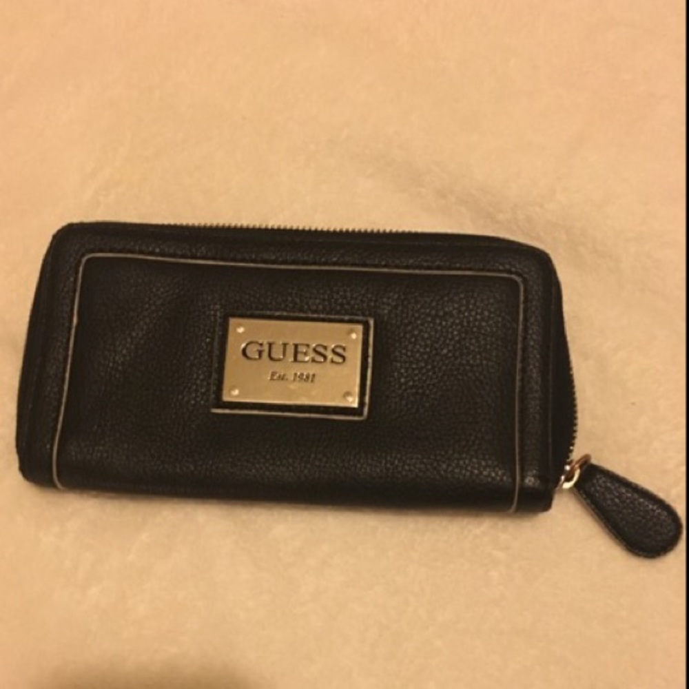 Bundle Guess Wallet w/ matching purse